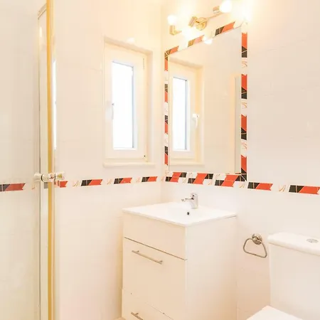 Great S.rafael Aprt. Walking Distance To The Daire *